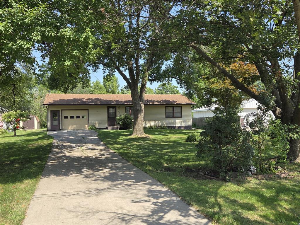 2030 E Leland Ave, Des Moines, IA 50320